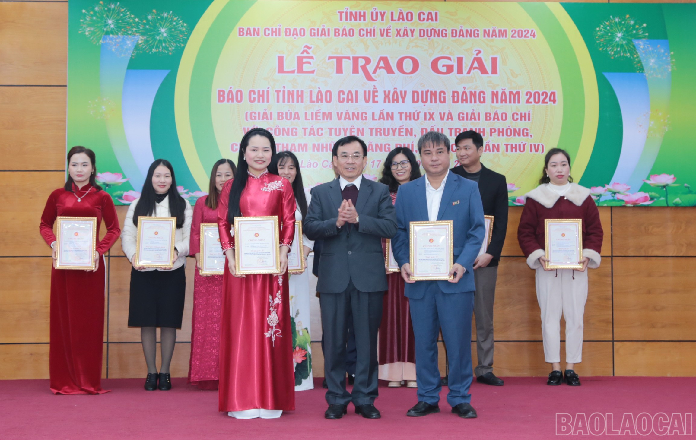 Trao giải Nhì Giải Báo chí với công tác tuyên truyền, đấu tranh phòng, chống tham nhũng, tiêu cực, lãng phí năm 2024. baolaocai-br_img-6511.jpg
