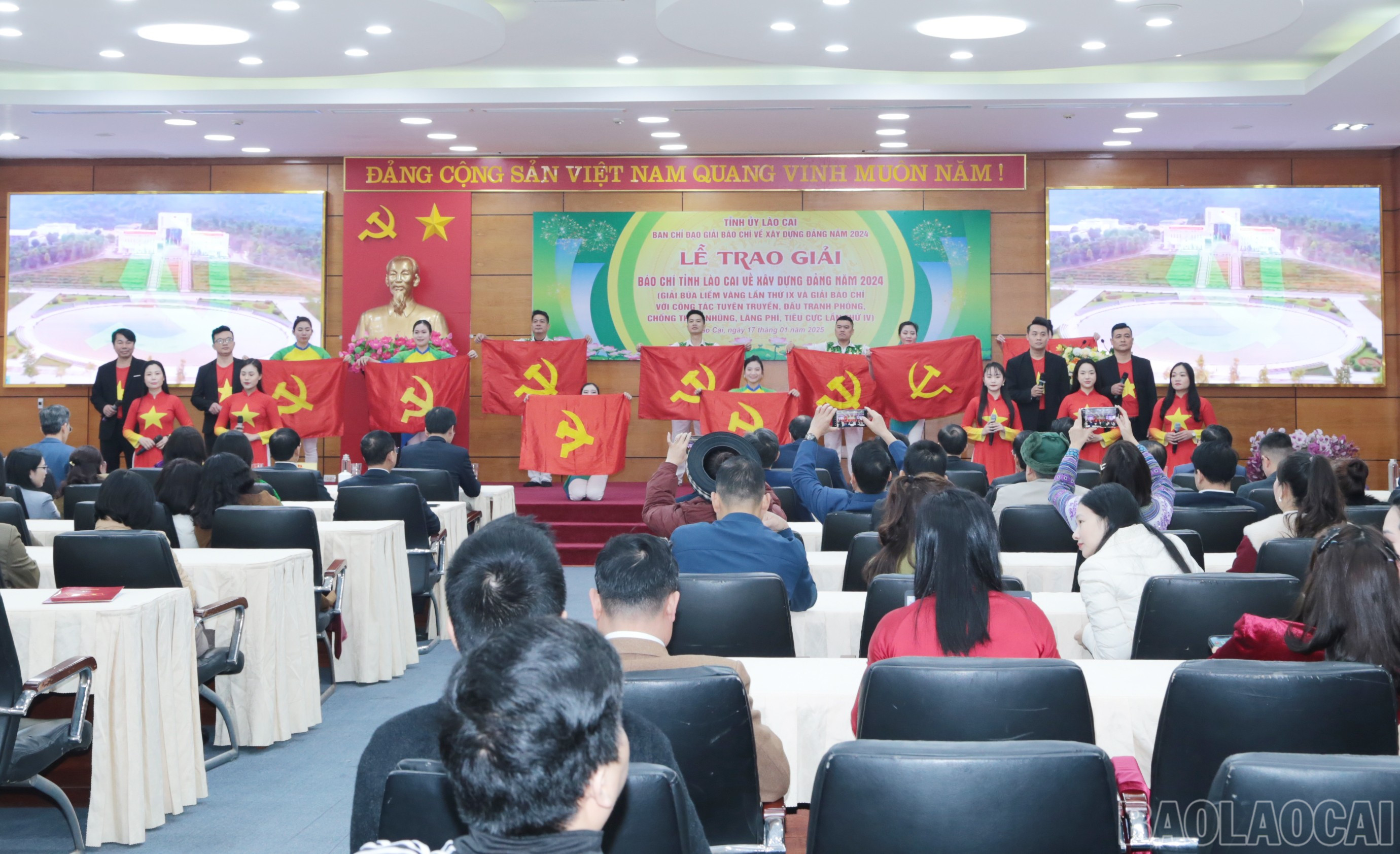 Quang cảnh lễ trao giải. baolaocai-br_img-6400.jpg