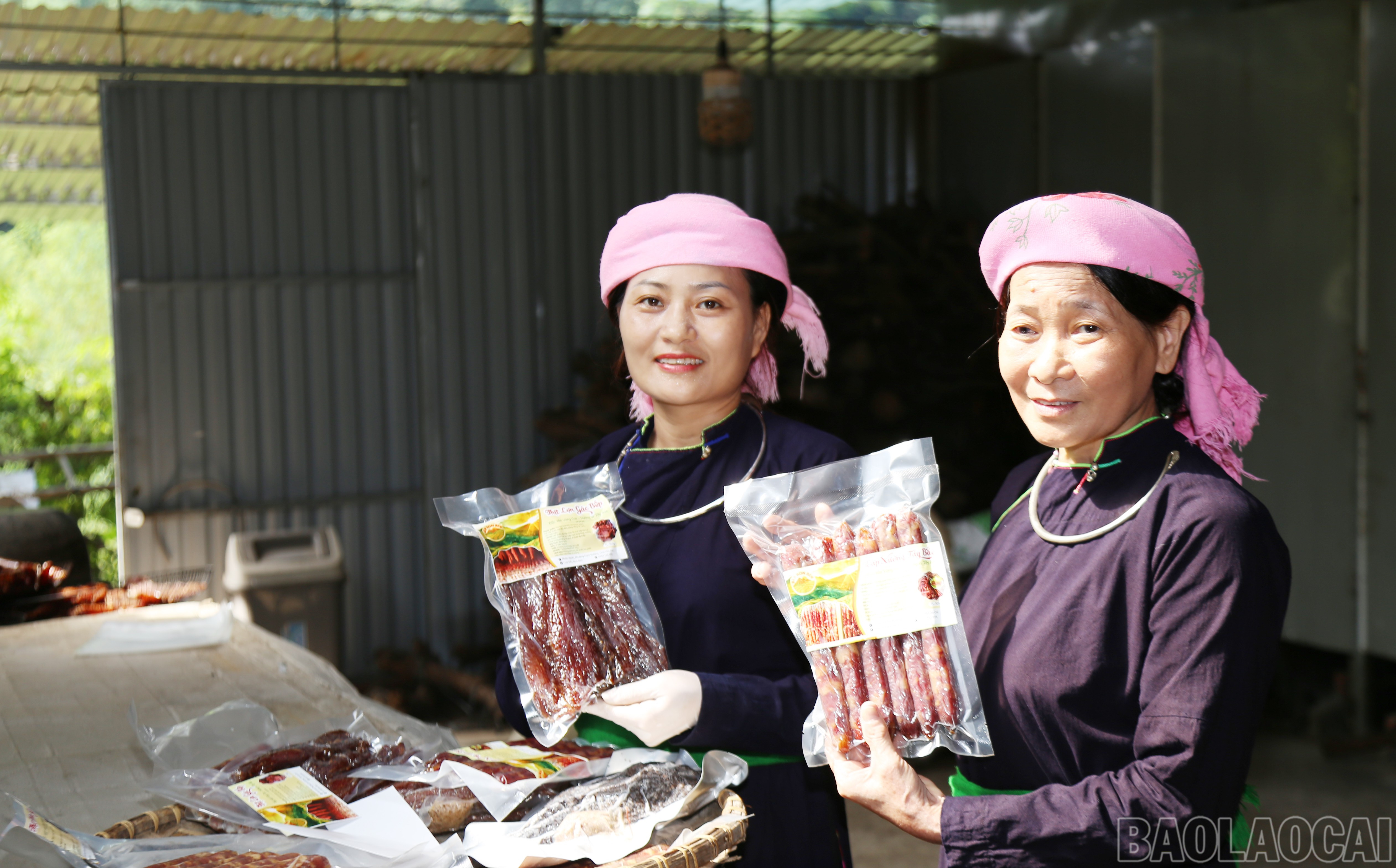 Chị Nguyễn Thị Bình luôn quan tâm, tạo việc làm, thu nhập cho hội viên phụ nữ trên địa bàn. baolaocai-br_f13bc09a2cd8a086f9c9-1.jpg