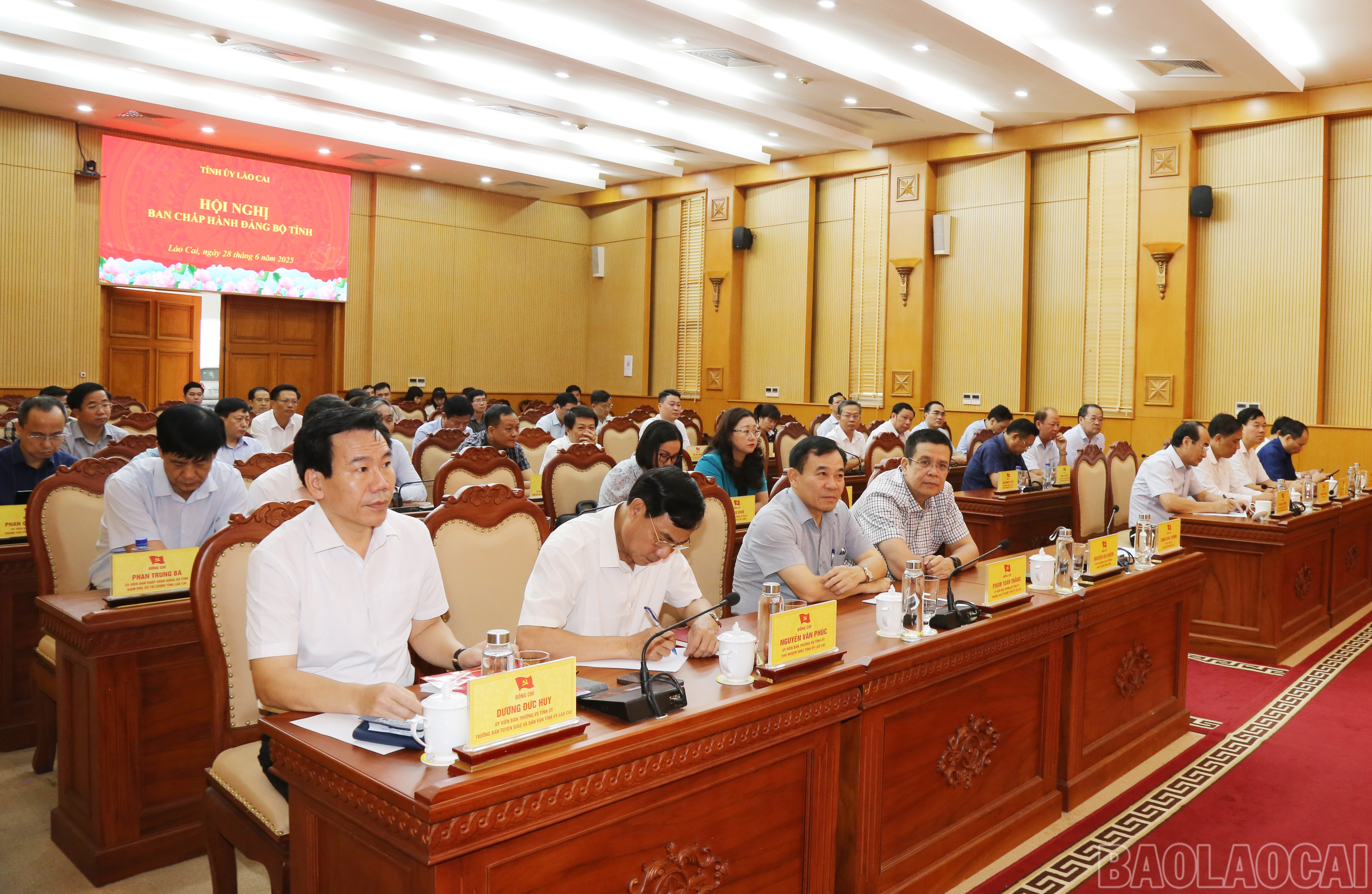 Đại biểu dự hội nghị. baolaocai-br_img-0195.jpg