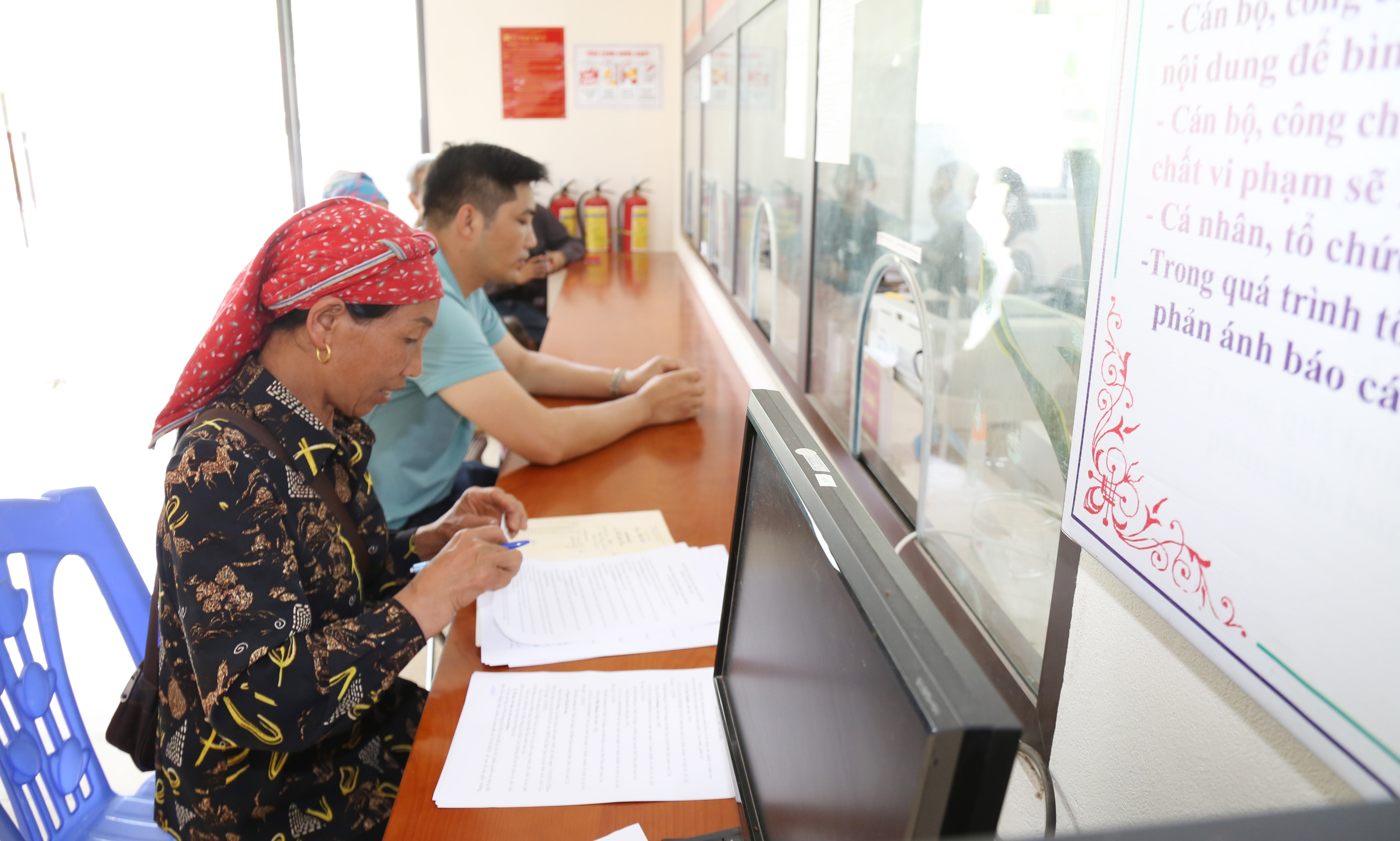 Cấp xã là nơi gần dân nhất, hiểu dân nhất, trực tiếp tổ chức thực hiện chính sách, cung cấp dịch vụ công thiết yếu và giải quyết các vấn đề của cộng đồng dân cư. a4.jpg