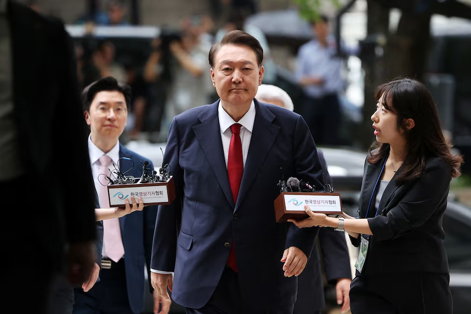 Cựu Tổng thống Hàn Quốc Yoon Suk Yeol có mặt tại Tòa án để tham dự phiên xét duyệt lệnh bắt của công tố viên hôm 9/7. Cựu Tổng thống Hàn Quốc Yoon Suk Yeol có mặt tại Tòa án để tham dự phiên xét duyệt lệnh bắt của công tố viên hôm 9/7.