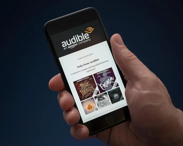 Audible - nền tảng sách nói thuộc sở hữu của Amazon - gần đây đã triển khai công nghệ sản xuất sách nói tích hợp AI làm dấy lên sự lo lắng trong giới xuất bản toàn cầu