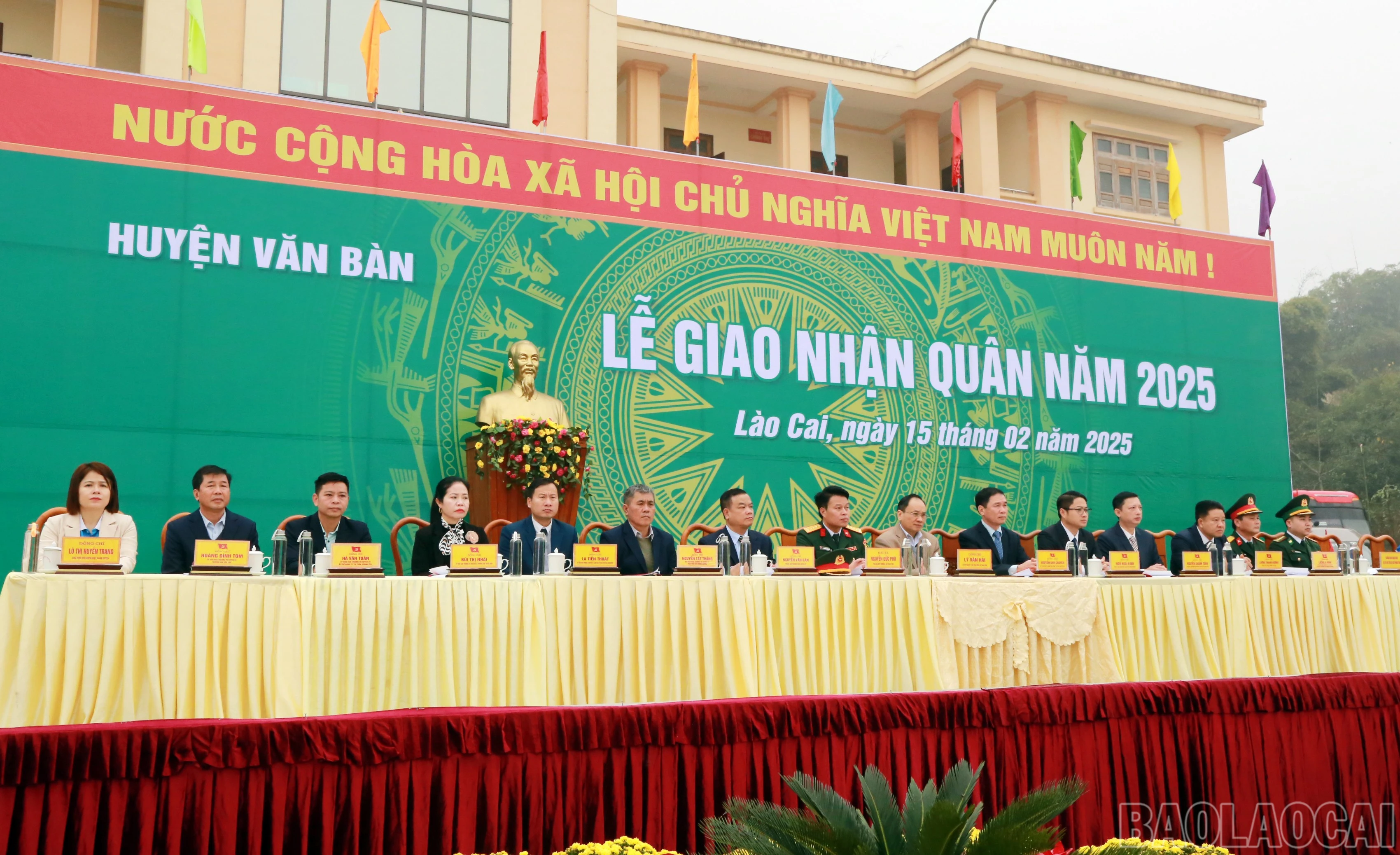 Các đại biểu dự buổi lễ.