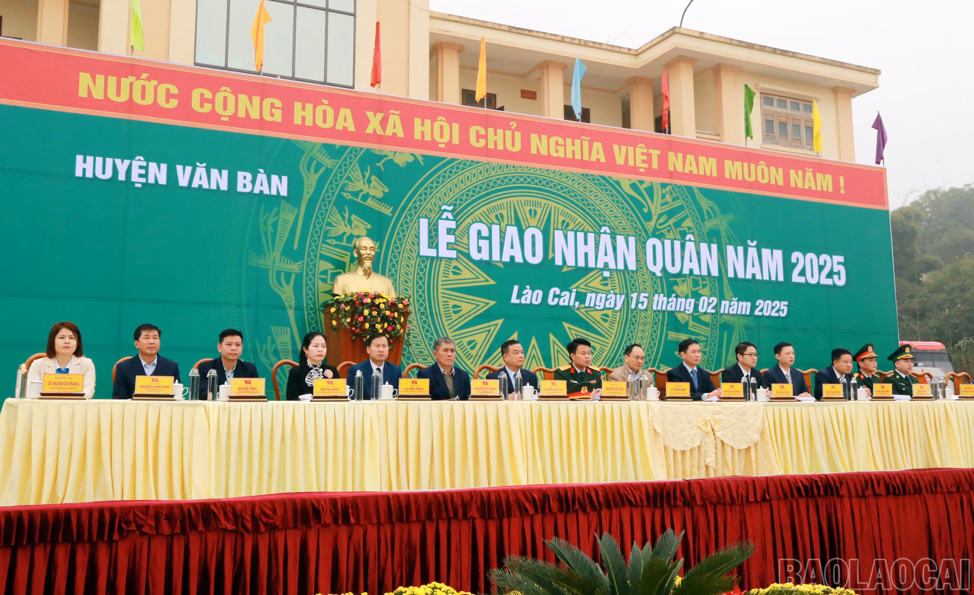 Các đại biểu dự buổi lễ.