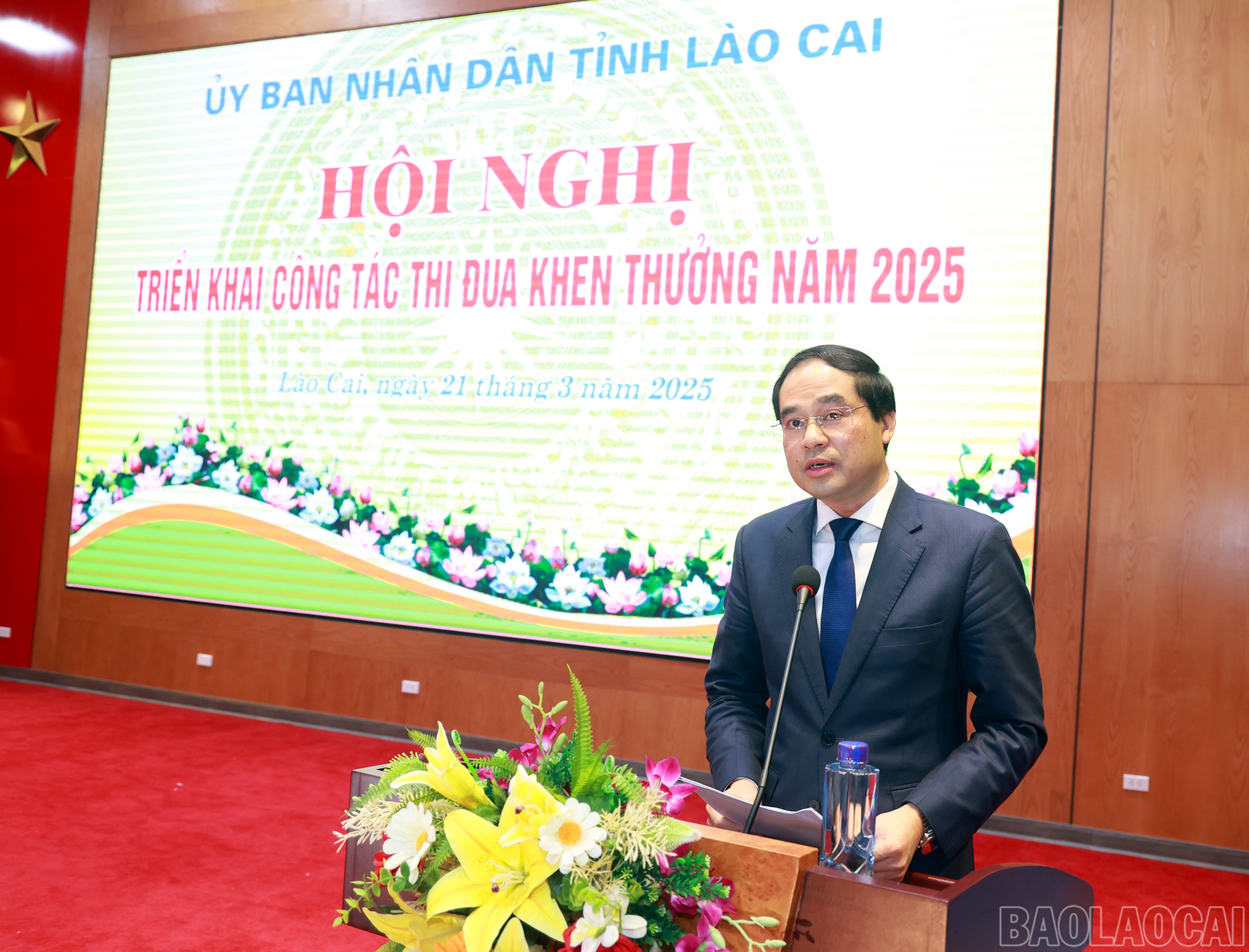 Đồng chí Trịnh Xuân Trường, Bí thư Tỉnh ủy, Chủ tịch UBND tỉnh, Chủ tịch Hội đồng Thi đua - Khen thưởng tỉnh ghi nhận những kết quả nổi bật trong các phong trào thi đua, công tác khen thưởng của tỉnh. baolaocai-br_6.jpg
