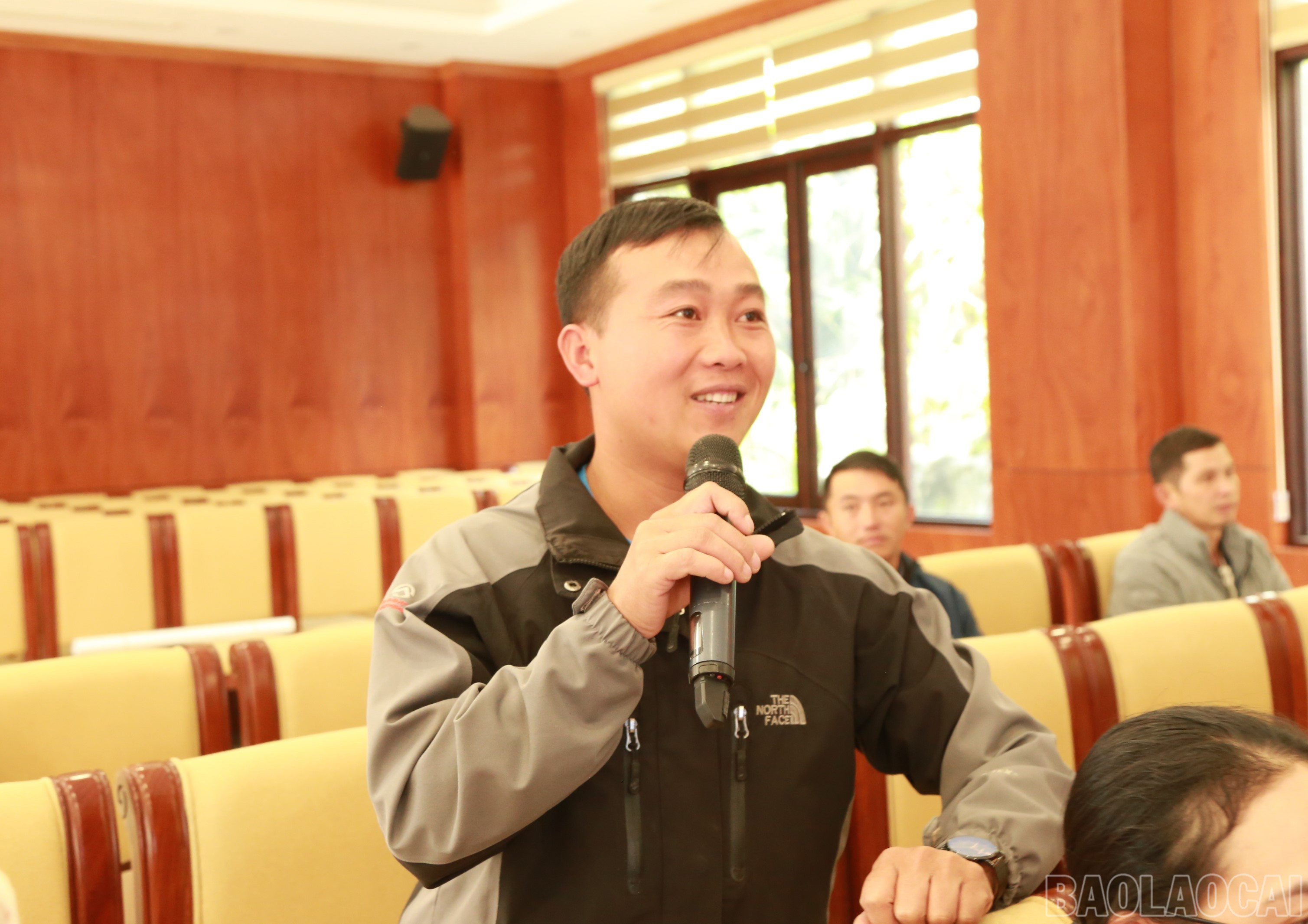 Các học viên được bồi dưỡng kiến thức và kỹ năng ứng xử, giao tiếp với khách du lịch. baolaocai-br_8.jpg