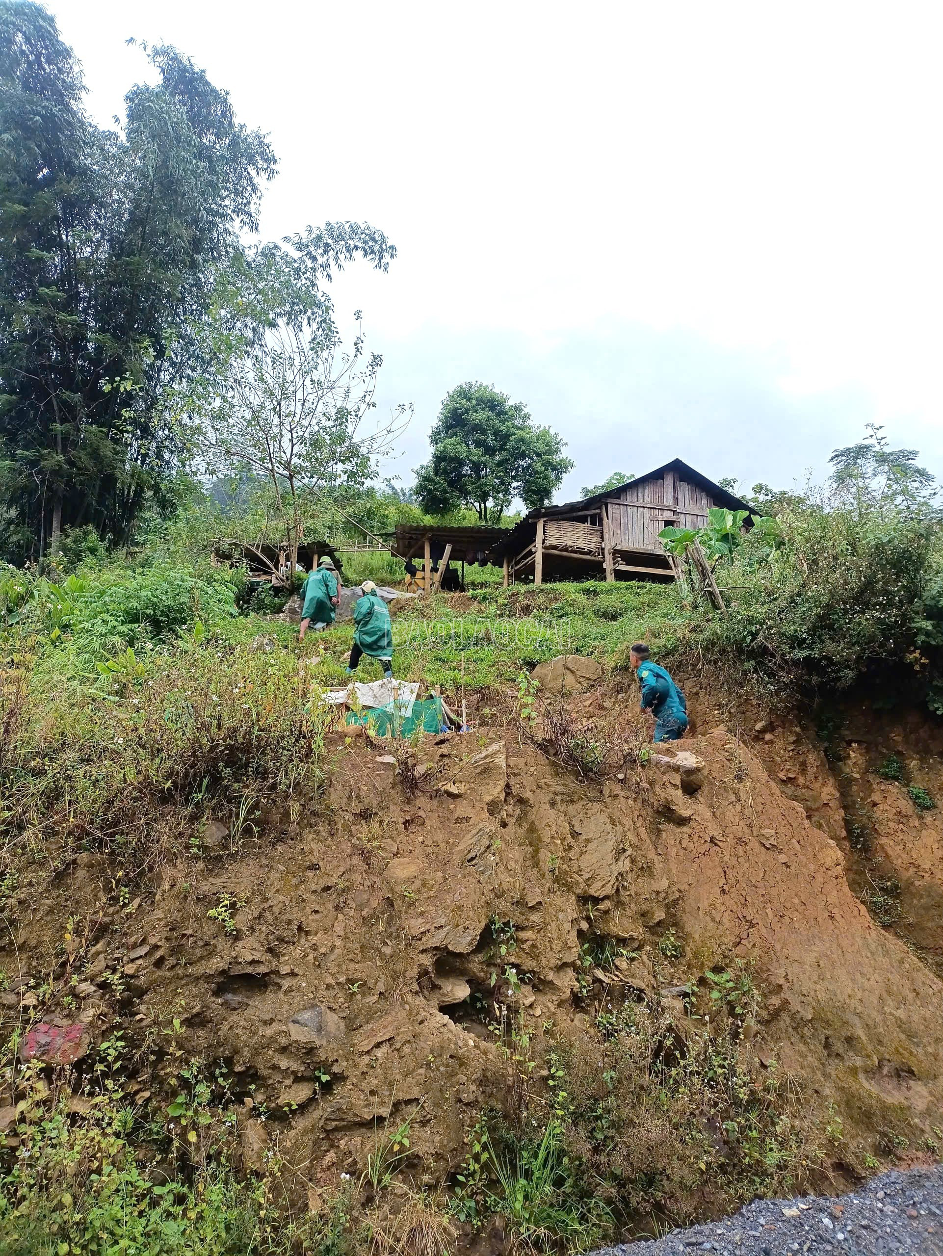 Pasukan terus mengkaji kawasan tanah runtuh dan tanah runtuh untuk mengambil tindakan tepat pada masanya. baolaocai-c_z7085763858897-5b4cbb5475f22fce8db7f060533b8a94.jpg