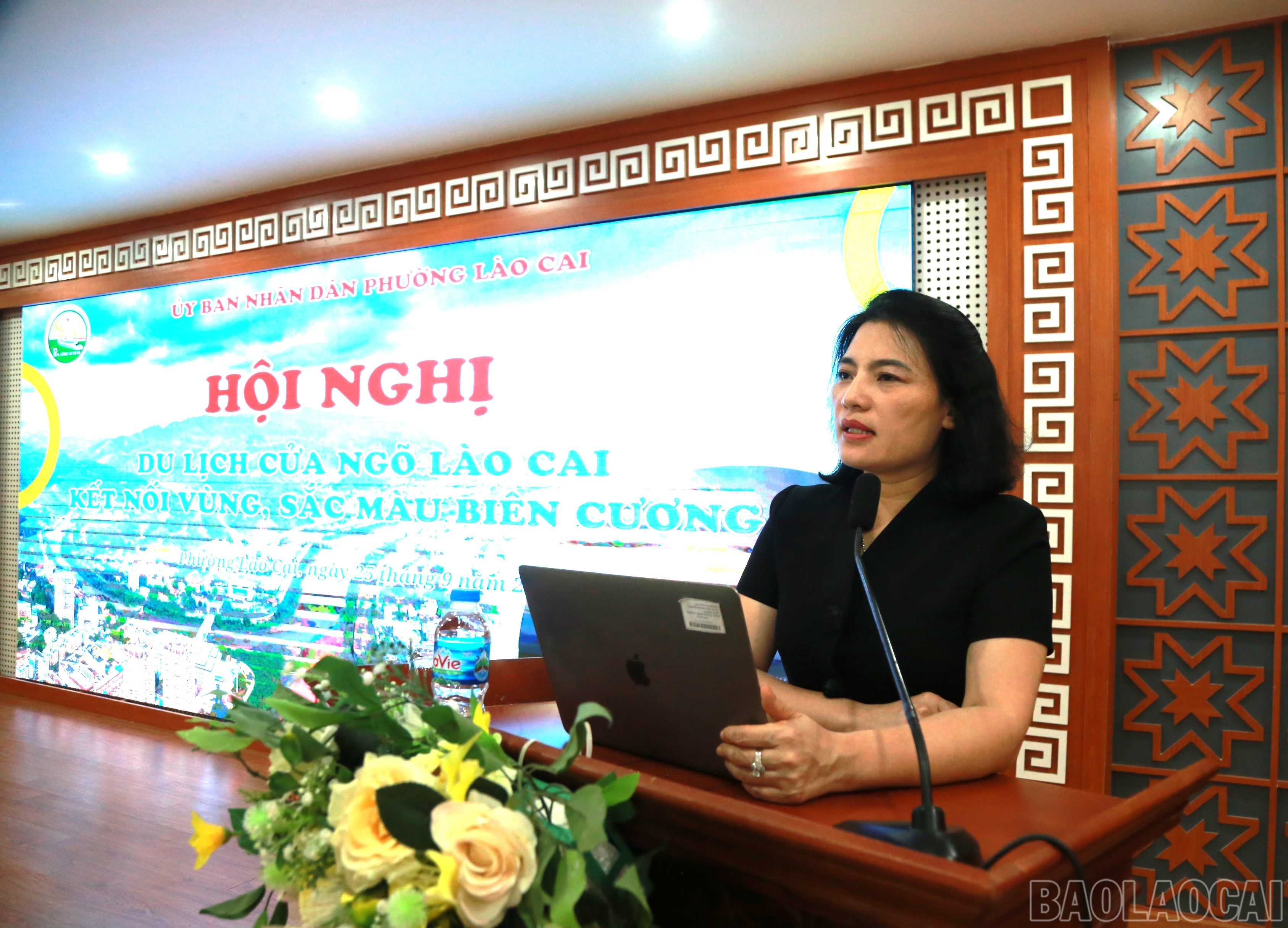 Lãnh đạo UBND phường Lào Cai phát biểu khai mạc hội nghị. baolaocai-br_a4.jpg