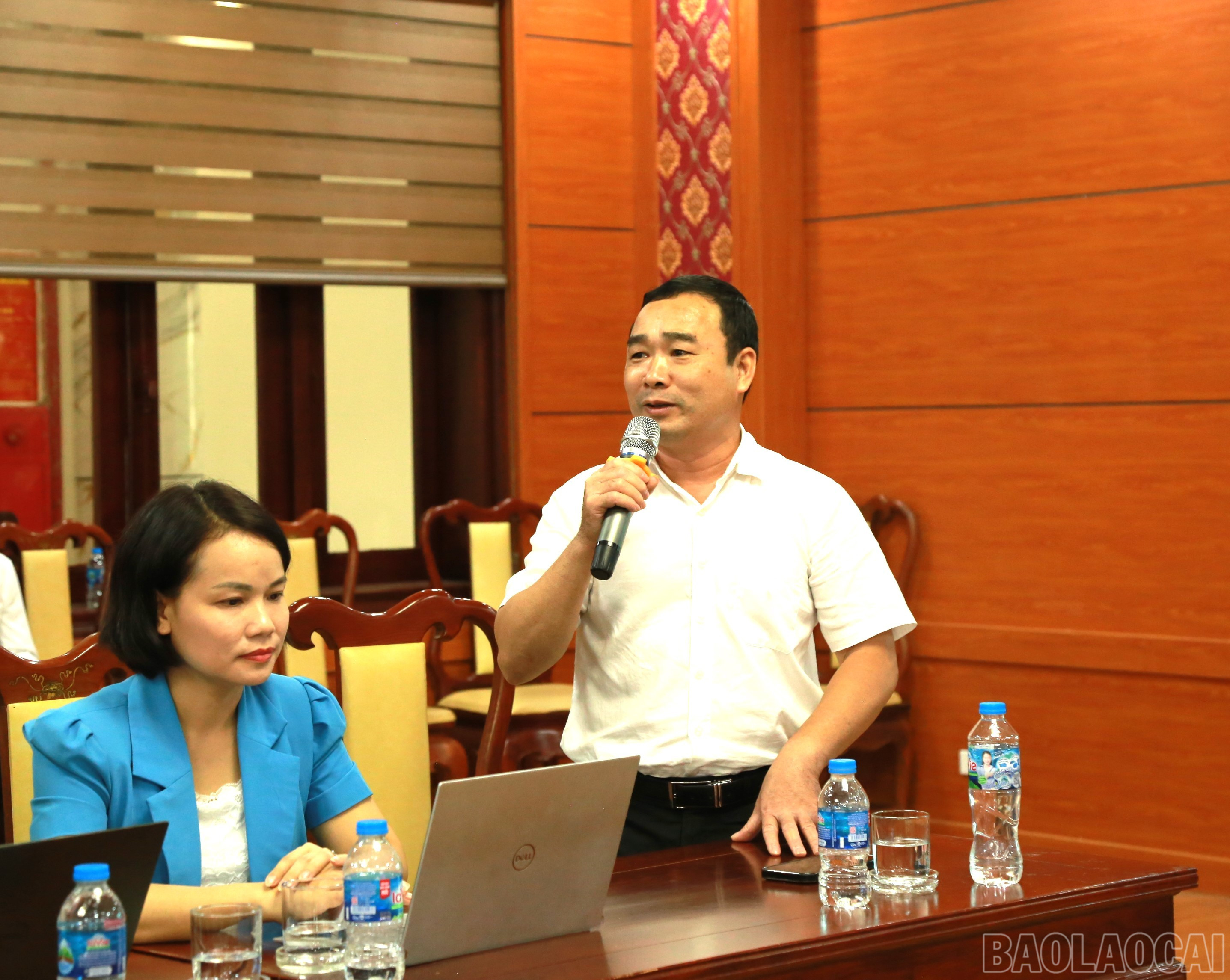 Các đại biểu tham luận giải pháp khai thác tiềm năng, phát triển du lịch phường Lào Cai. baolaocai-br_a7.jpg