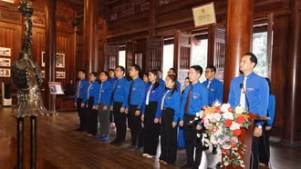 Tỉnh đoàn Lào Cai báo công dâng Bác và các anh hùng liệt sĩ trước thềm Đại hội Đoàn TNCS Hồ Chí Minh tỉnh Lào Cai lần thứ Nhất