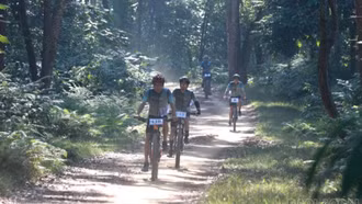 Ngày thi đấu đầu tiên tại Giải đua xe đạp quốc tế "Một đường đua hai quốc gia" năm 2024