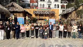 Rộn ràng lễ đón đoàn khách “xông đất” Sa Pa đầu năm mới 2026