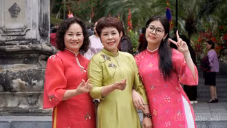 Nét đẹp áo dài ngày xuân