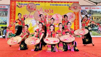 Những hình ảnh ấn tượng tại Lễ hội đền Hai Cô