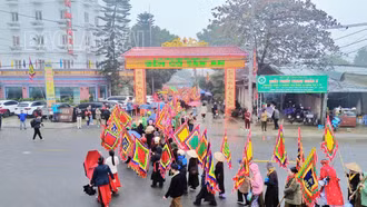 Lễ rước kiệu tại Lễ hội đền Cô Tân An