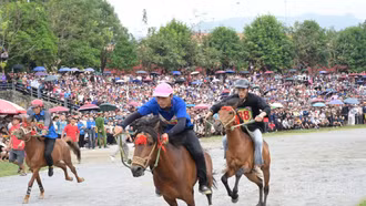 Khai mạc Festival Cao nguyên trắng Bắc Hà 2025 và chung kết Giải đua ngựa truyền thống huyện Bắc Hà lần thứ 18 