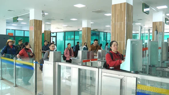Ứng dụng công nghệ rút ngắn thời gian xuất nhập cảnh cho cư dân biên giới