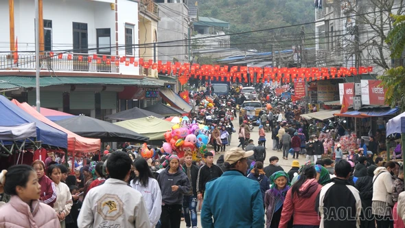 Nhộn nhịp phiên chợ lớn nhất trong năm tại Sín Chéng