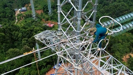 Khẩn trương thi công kéo dây tuyến 500kV Lào Cai - Vĩnh Yên