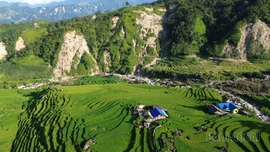 Hồi sinh dưới chân núi Ky Quan San
