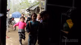 Nậm Chày: Điểm trường sạt lở, gần 100 học sinh phải học nhờ nhà dân