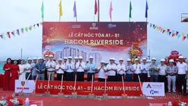 Cất nóc tòa nhà đầu tiên Dự án nhà ở xã hội khu bờ tả sông Hồng, xã Vạn Hòa