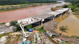 Trên công trường cầu Ngòi Phát
