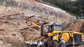 Chính thức khai hầm Hoàng Liên