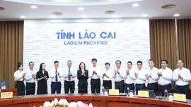 Chủ tịch UBND tỉnh Trần Huy Tuấn làm việc với Viện Nghiên cứu Trang Nghiêm - Xây dựng Cảng Thái (Trung Quốc)