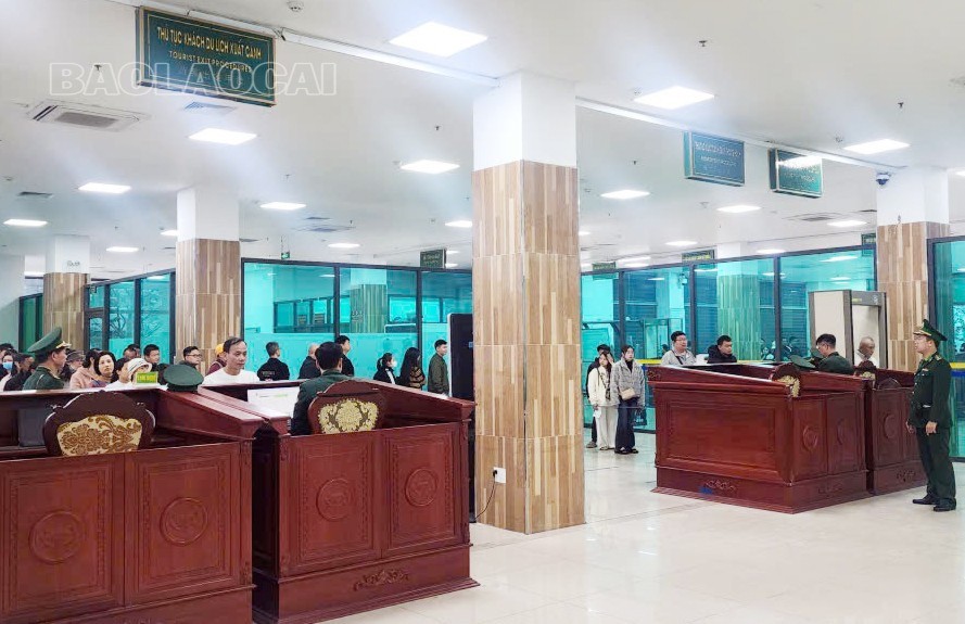Đồn Biên phòng Cửa khẩu Quốc tế Lào Cai duy trì quân số đảm bảo thực hiện thủ tục xuất - nhập cảnh cho người dân và du khách trong dịp Tết Nguyên đán Bính Ngọ 2026.