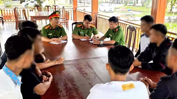 Làm clip bạo lực đăng Facebook câu tương tác, 14 thanh thiếu niên bị công an mời làm việc