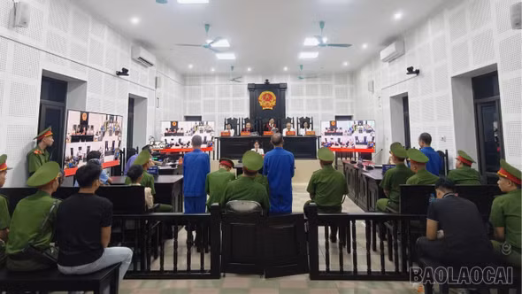 Xét xử sơ thẩm vụ án “Gây rối trật tự công cộng” xảy ra tại phường Yên Bái