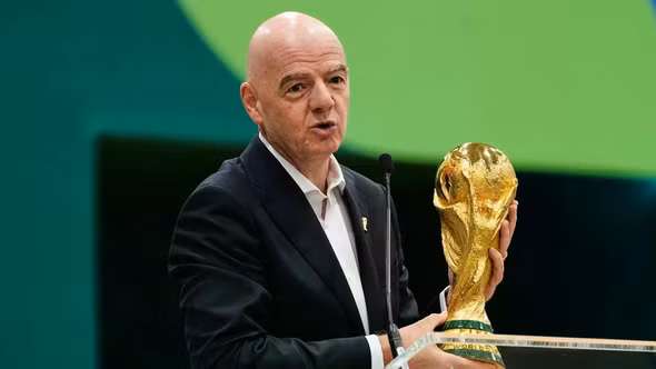 Chủ tịch FIFA Infantino vướng bê bối mới, khả năng không thể tái cử