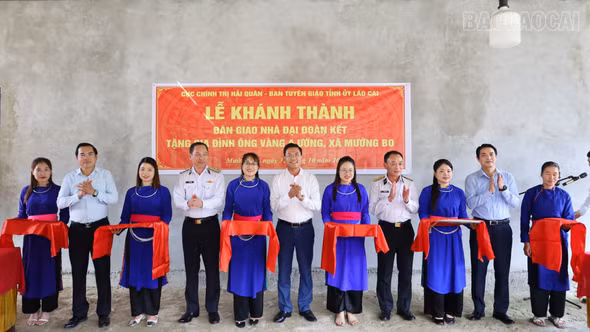 Khánh thành, bàn giao nhà Đại đoàn kết cho hộ khó khăn ở Mường Bo