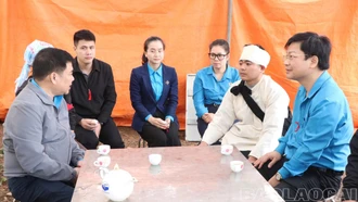 LĐLĐ tỉnh thăm hỏi gia đình đoàn viên tử vong trong vụ tai nạn lao động tại Công ty TNHH Phốt pho vàng Việt Nam