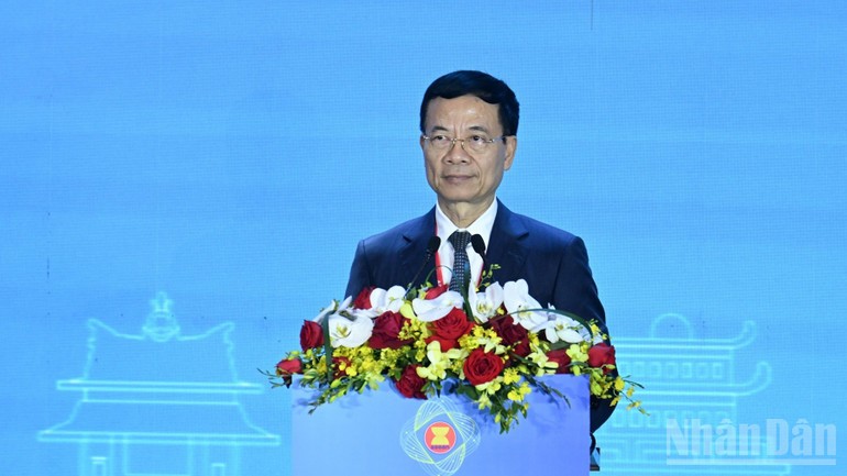 Bộ trưởng Khoa học và Công nghệ Nguyễn Mạnh Hùng phát biểu khai mạc hội nghị.