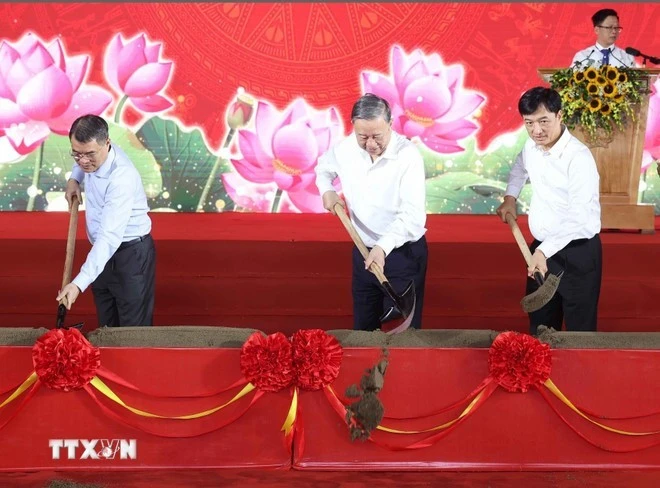 Tổng Bí thư Tô Lâm thực hiện nghi lễ khởi công trường biên giới.