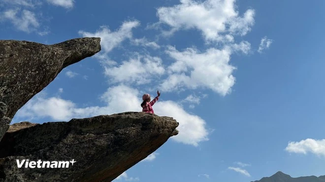 Mỏm cá heo Tà Xùa.