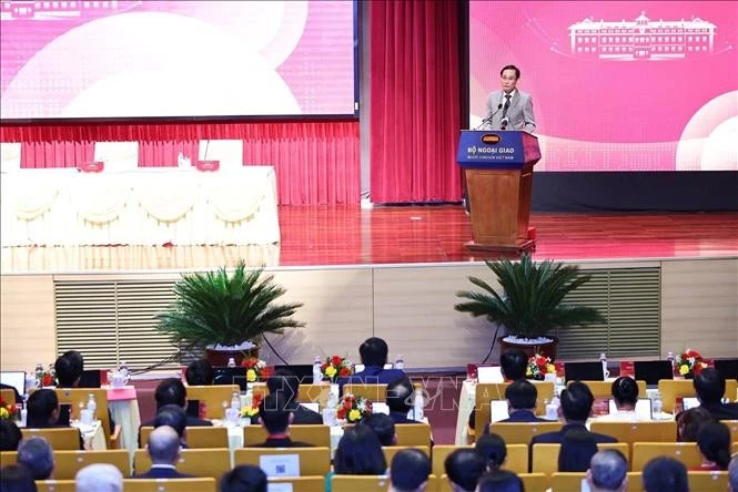 Ủy viên Bộ Chính trị, Bộ trưởng Ngoại giao Lê Hoài Trung phát biểu chỉ đạo. Ảnh: Minh Đức/TTXVN