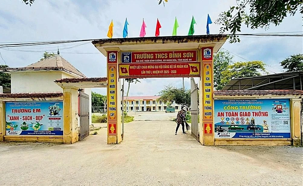 Trường THCS Đỉnh Sơn.