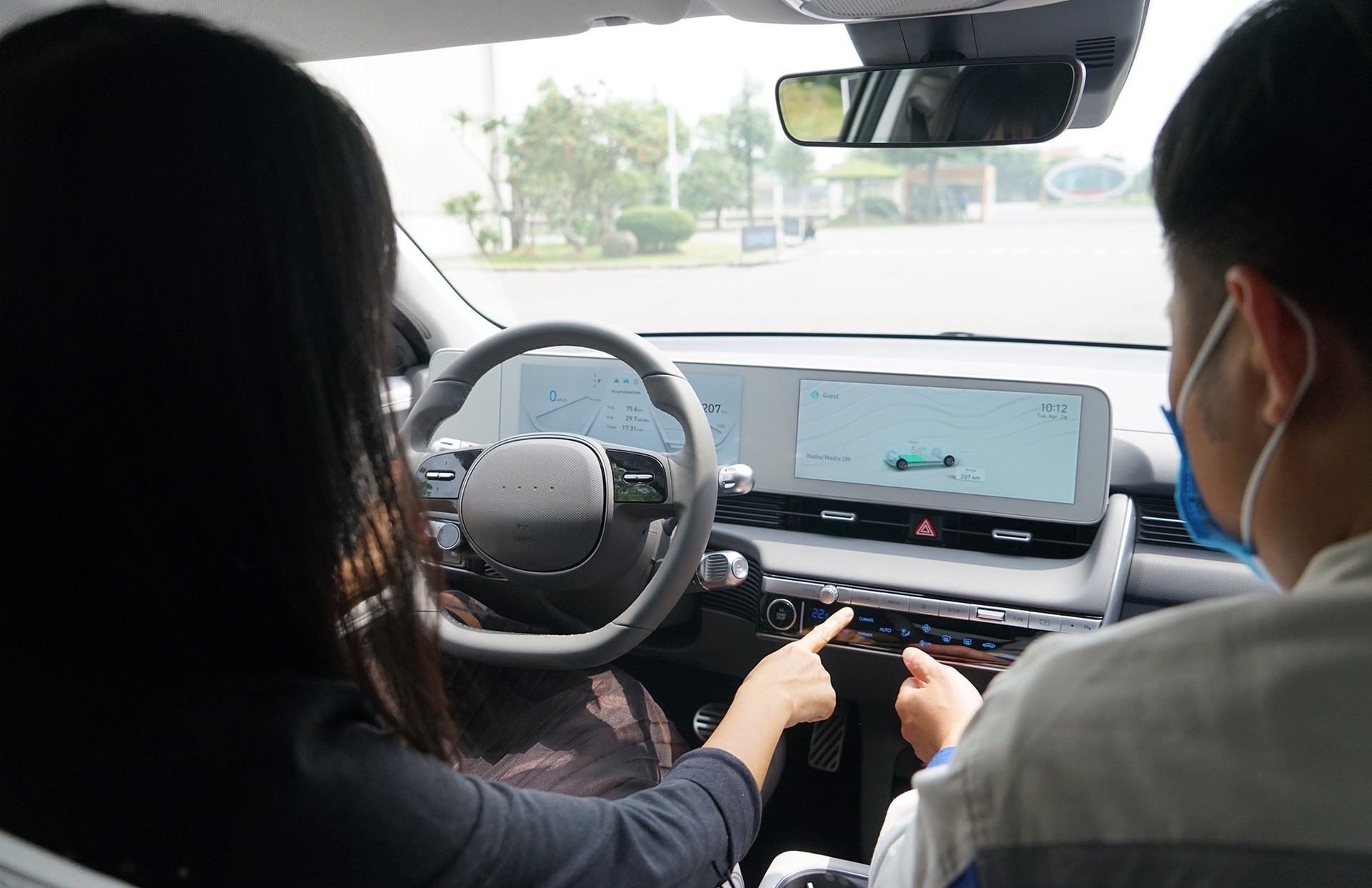 Tận dụng hiệu quả các công nghệ tiết kiệm năng lượng trên xe - như phanh tái tạo năng lượng - sẽ rất hiệu quả.