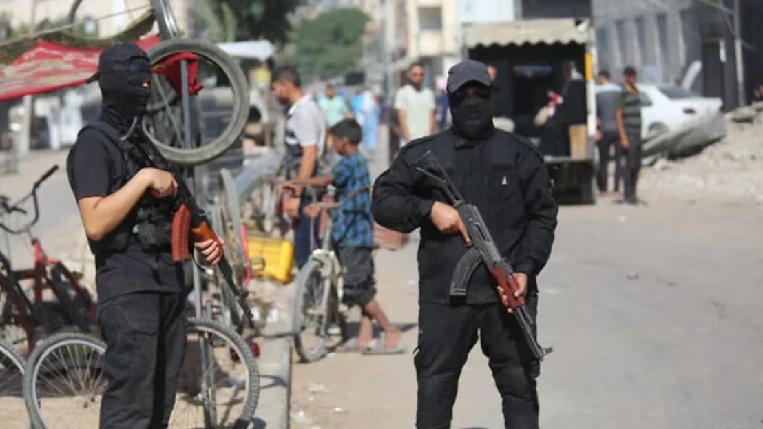Cảnh sát vũ trang Hamas tuần tra trên đường phố Gaza. (Ảnh: The Times of Israel)