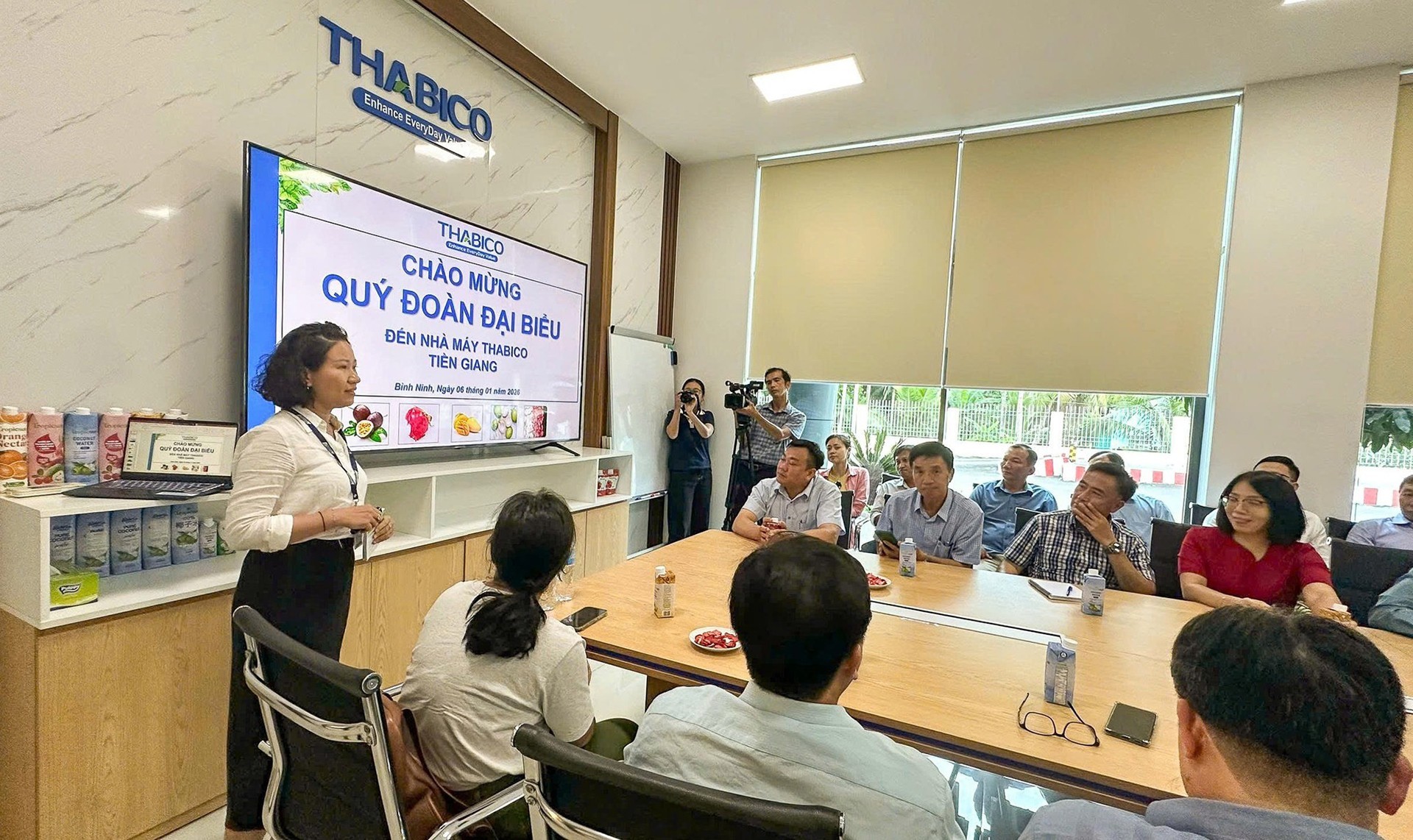 Hoạt động tham quan mô hình liên kết sản xuất - chế biến - tiêu thụ nông sản theo chuỗi giá trị thông qua hợp đồng kinh tế trong khuôn khổ dự án PWG.