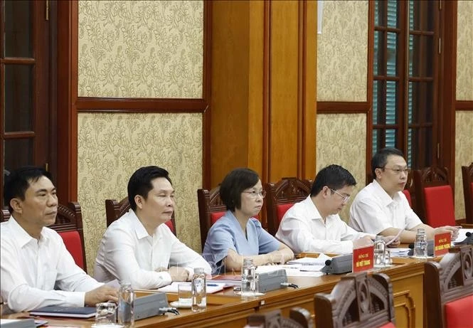Các đại biểu tham dự cuộc làm việc.