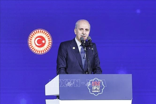 Chủ tịch Quốc hội Thổ Nhĩ Kỳ Numan Kurtulmus phát biểu.