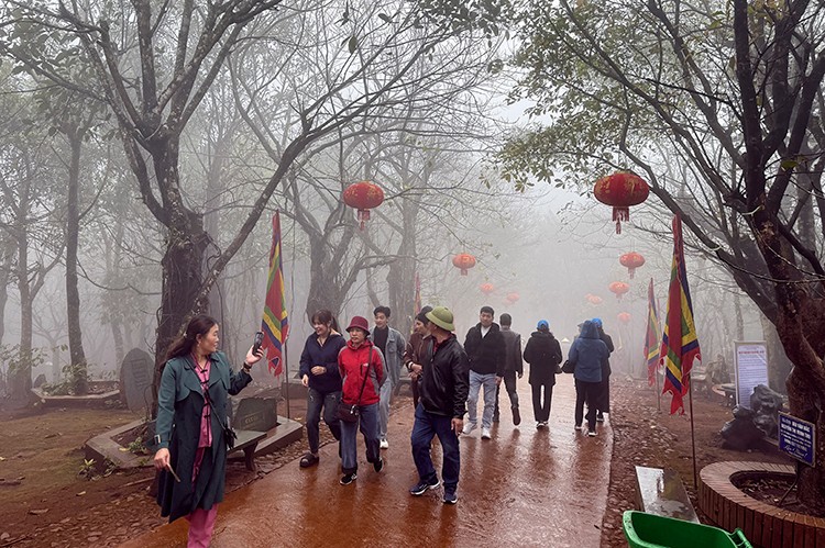 Khu vực Bắc Bộ nhiều mây, đêm và sáng có mưa nhỏ, mưa phùn và sương mù rải rác.