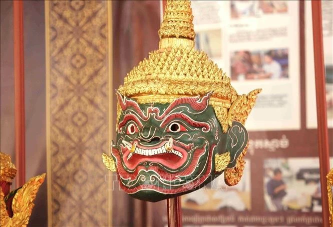Mặt nạ trong văn hóa truyền thống của người dân Campuchia được trưng bày tại khu vực tổ chức sự kiện.