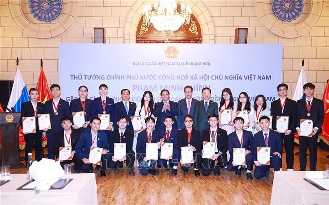 Thủ tướng Phạm Minh Chính với sinh viên Việt Nam đang học tập và nghiên cứu tại Liên bang Nga.