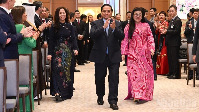 Thủ tướng Chính phủ Phạm Minh Chính và Phu nhân tới dự và chủ trì tiệc chiêu đãi Đoàn Ngoại giao do Chính phủ nước Cộng hòa xã hội chủ nghĩa Việt Nam long trọng tổ chức.